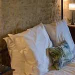 Logis Saint Léonard Bed & Breakfast 3*