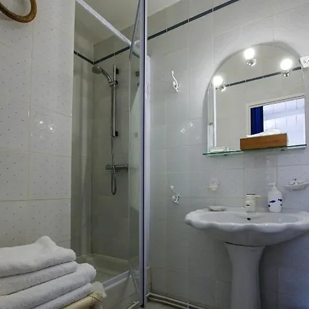 Alojamento de Acomodação e Pequeno-almoço Logis Saint Leonard 3*