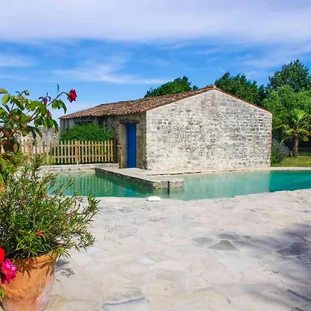 Logis Saint Leonard Panzió