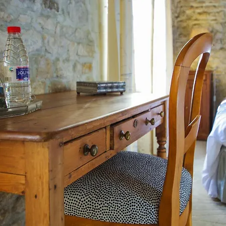 Alojamento de Acomodação e Pequeno-almoço Logis Saint Leonard 3*