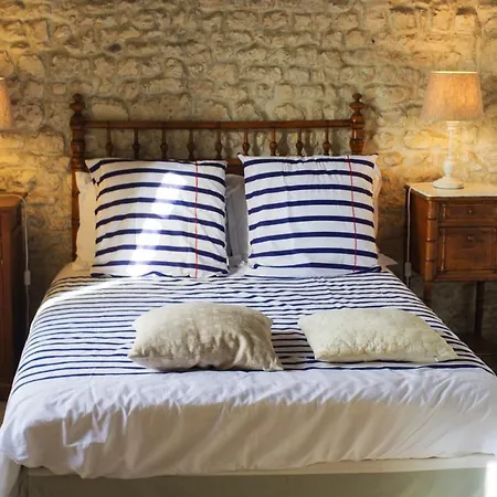 Alojamento de Acomodação e Pequeno-almoço Logis Saint Leonard 3*