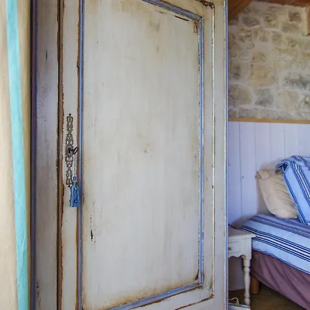 Alojamento de Acomodação e Pequeno-almoço Logis Saint Leonard 3*