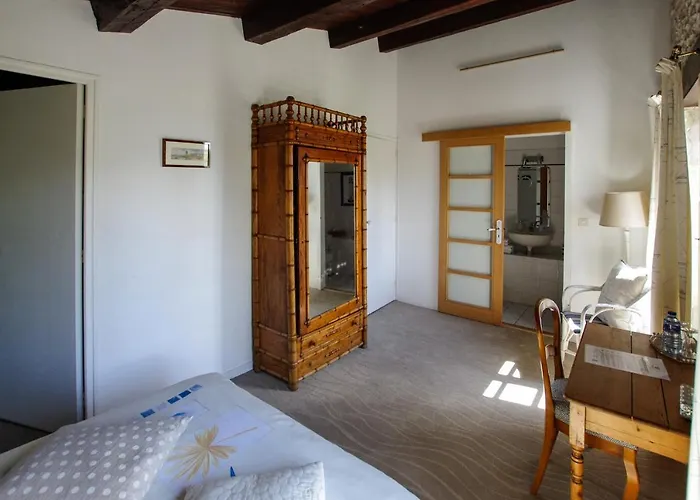 Nocleg ze śniadaniem Logis Saint Leonard