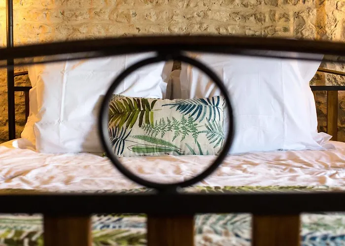 Nocleg ze śniadaniem Logis Saint Leonard 3*