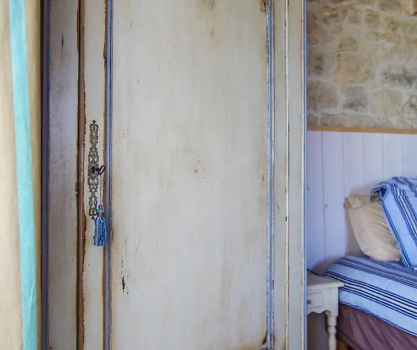 Nocleg ze śniadaniem Logis Saint Leonard 3*