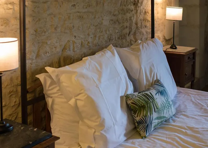 Logis Saint Leonard Nocleg ze śniadaniem 3*