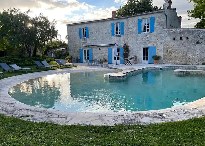 Logis Saint Leonard Nocleg ze śniadaniem 3*