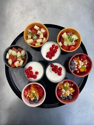 Nocleg ze śniadaniem Logis Saint Leonard Dompierre-sur-Mer